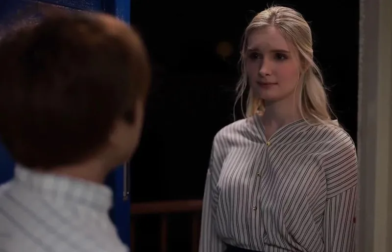 Cô đơn nơi xứ lạ với chồng yêu già, người vợ tây được anh hàng xóm an ủi