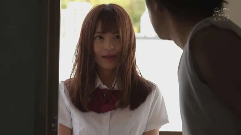 Gã cạnh nhà kinh tóm và cô học sinh nữ đáng thương