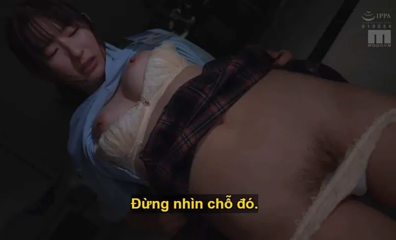 Sếp lớn lập mưu xử lý thằng đàn em kiêu căng lười nhác, suốt ngày chỉ chăm chăm chat chit với người yêu.